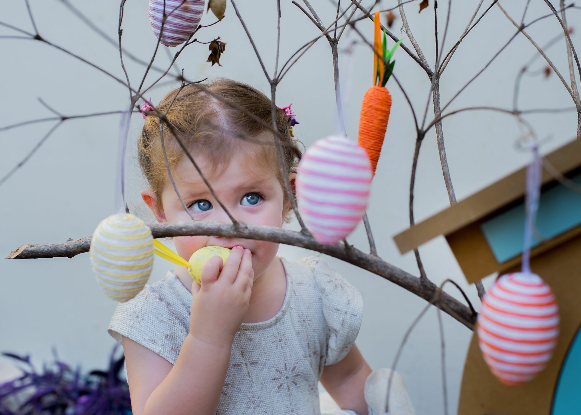 Foto Ensaio de Páscoa em estúdio: quando a memória ganha intenção Foto Ensaio de Páscoa em estúdio: quando a memória ganha intenção - Imagem 4
